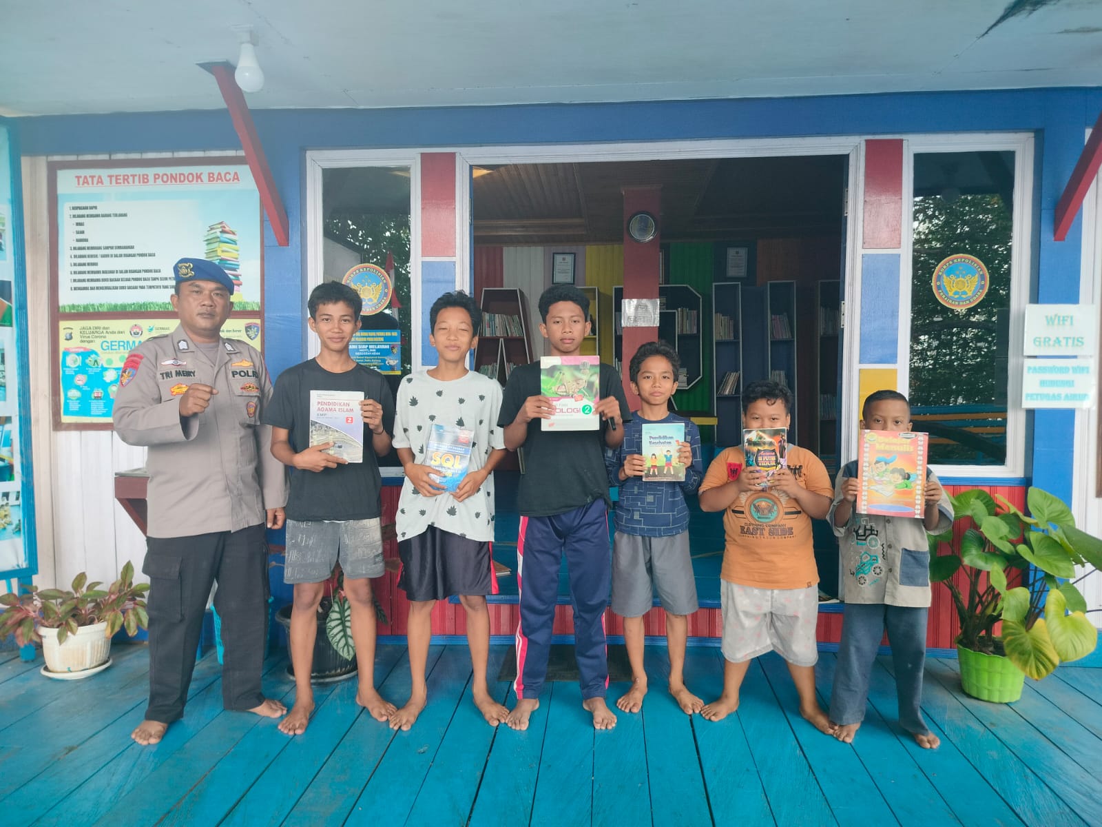 Belajar Bersama Polisi, Anak-anak Sekolah Antusias Kunjungi PBMH