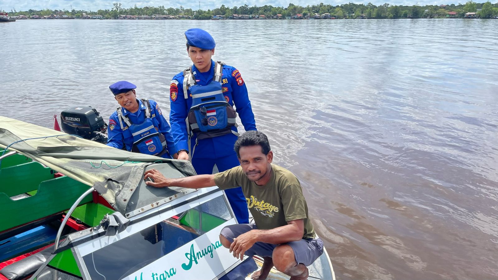 Pastikan Pelayaran Aman, Ditpolairud Sambangi Kapal Tradisional