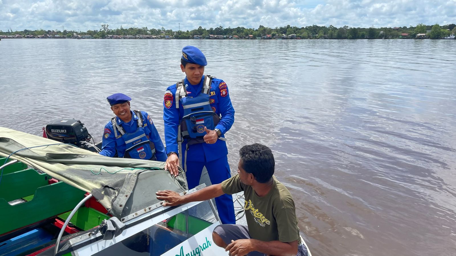 Pastikan Pelayaran Aman, Ditpolairud Sambangi Kapal Tradisional