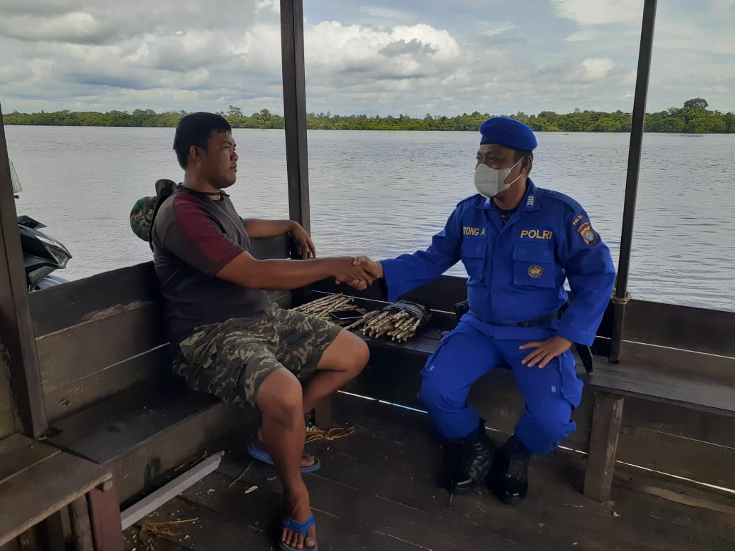 Wujudkan Sinergi, Ditpolairud Rutin Sambang Warga Bantaran Sungai Seruyan