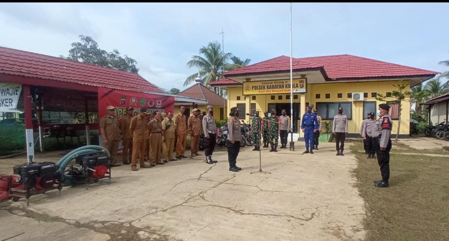 Personel Ditpolairud Mengikuti Kegiatan Apel Gabungan Dalam Rangka Penanggulangan Bencana Karhutla Di Kecamatan Kahayan Kuala