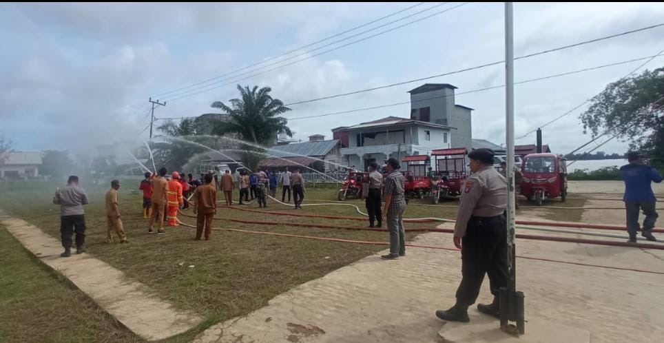 Personel Ditpolairud Mengikuti Kegiatan Apel Gabungan Dalam Rangka Penanggulangan Bencana Karhutla Di Kecamatan Kahayan Kuala