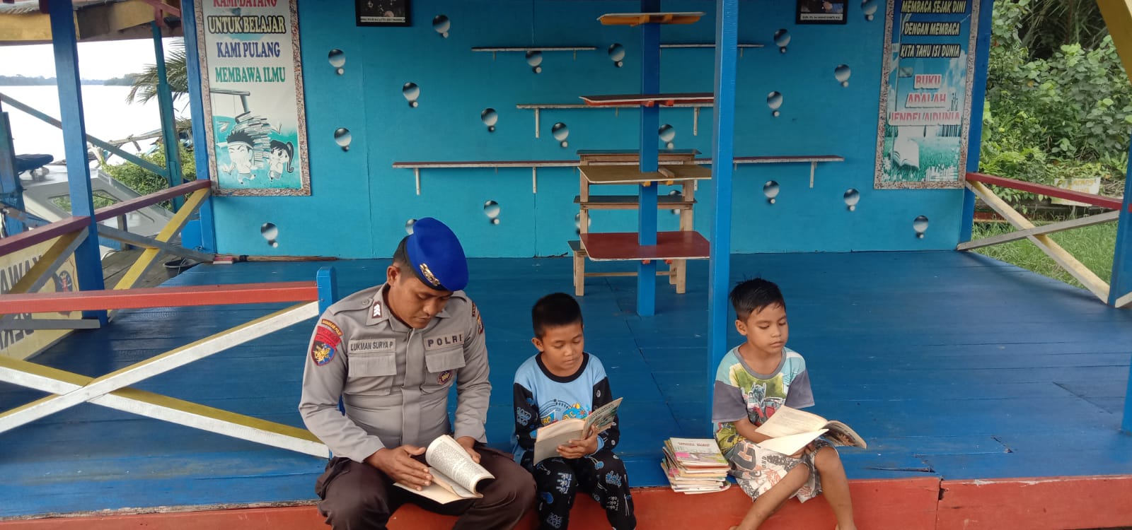 Peduli Pendidikan, Personel Ditpolairud Ayomi Anak-Anak Yang Berkunjung ke PBMH