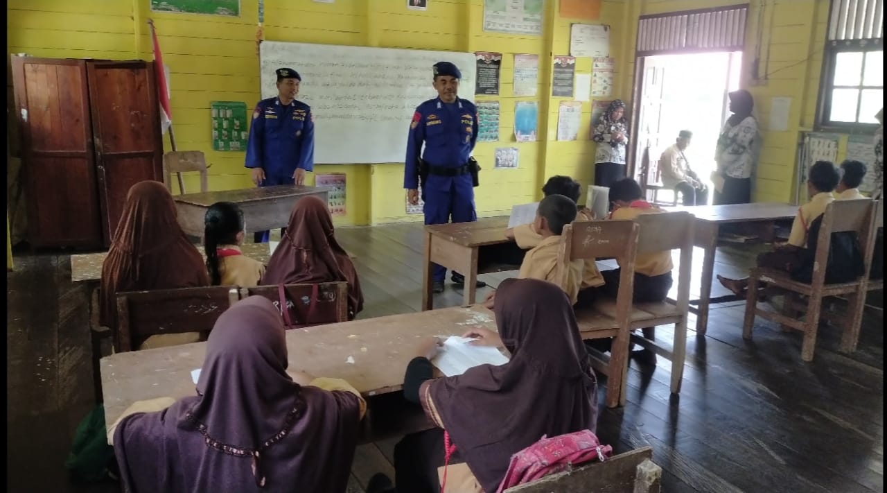 Polairud Masuk Sekolah, Edukasi Anak SD Tentang Keselamatan Berlayar