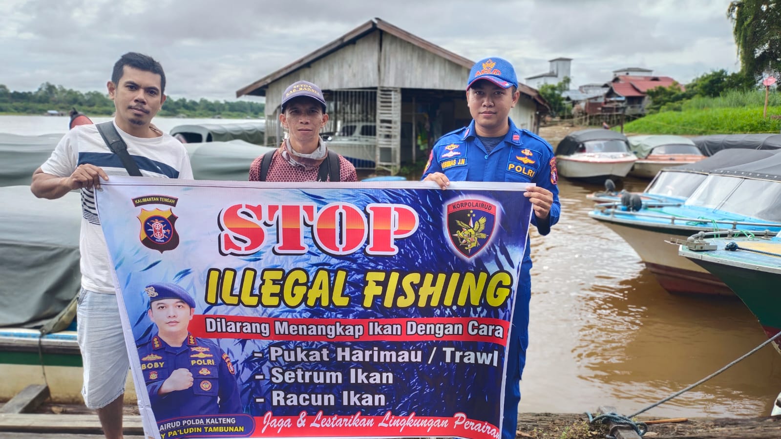 Cegah Ilegal Fishing, Personel KP XVIII- 2001 Ditpolairud Berikan Imbauan Kepada Masyarakat Barito 