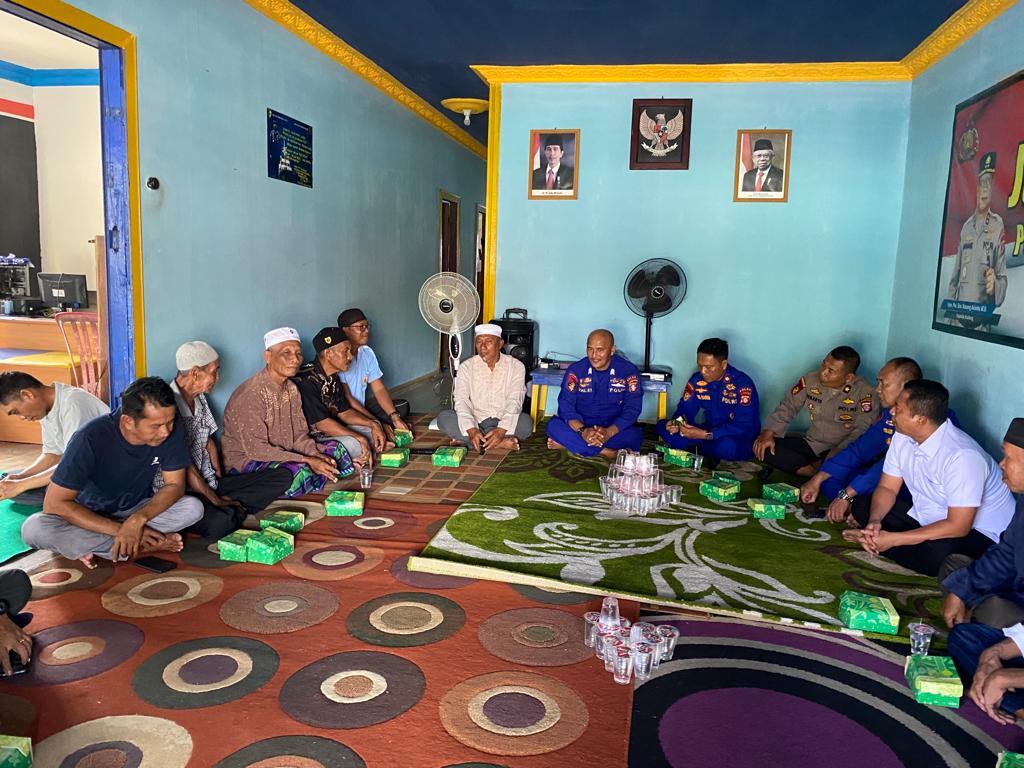 Dengarkan Keluh Kesah Masyarakat Bantaran Sungai, Ditpolairud Fasilitasi Dengan Jum'at Curhat