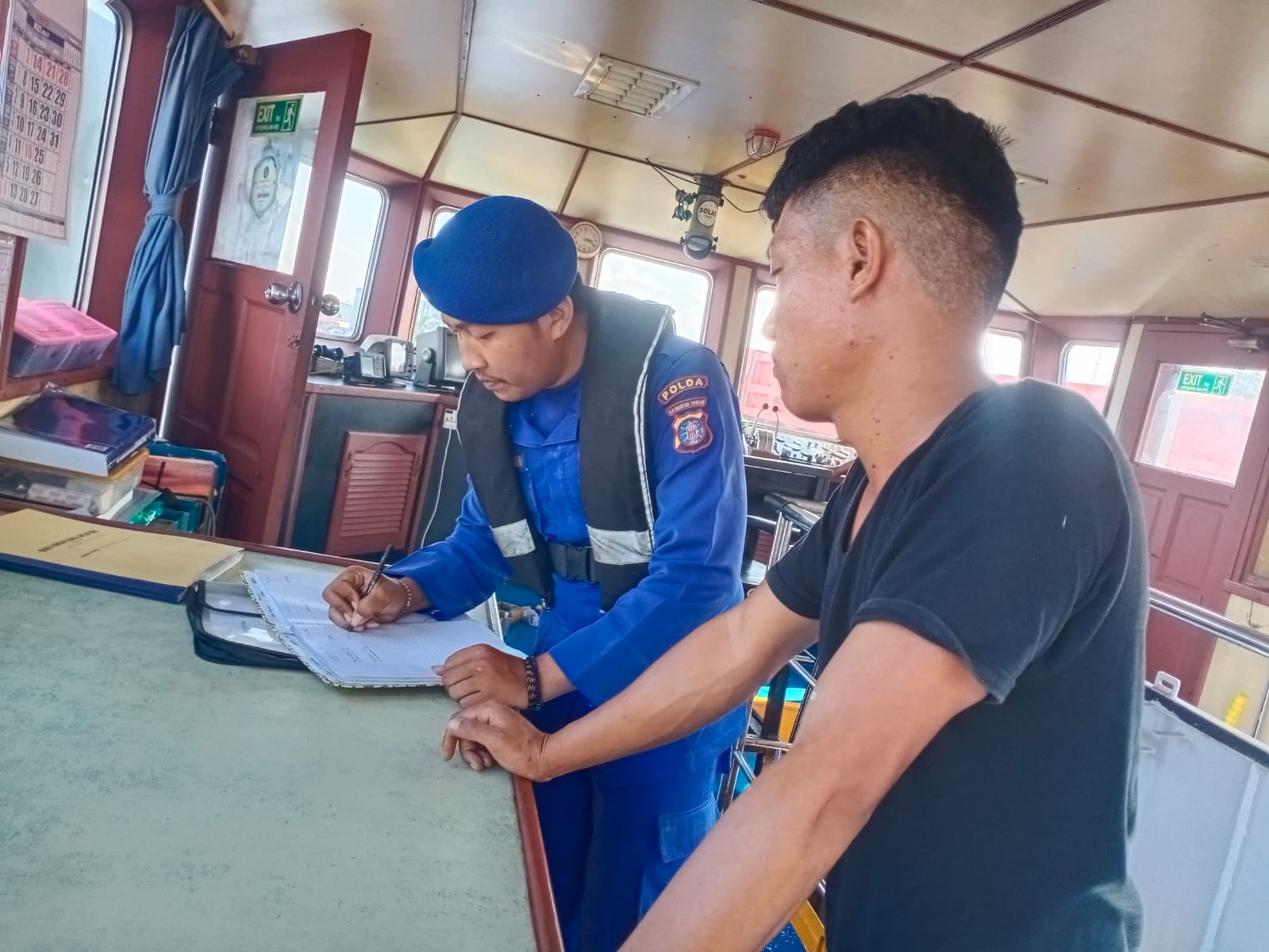 Antisipasi Cuaca Ekstrem, Personel Kapal Polisi XVIII-1005 Ditpolairud Polda Berikan Imbauan