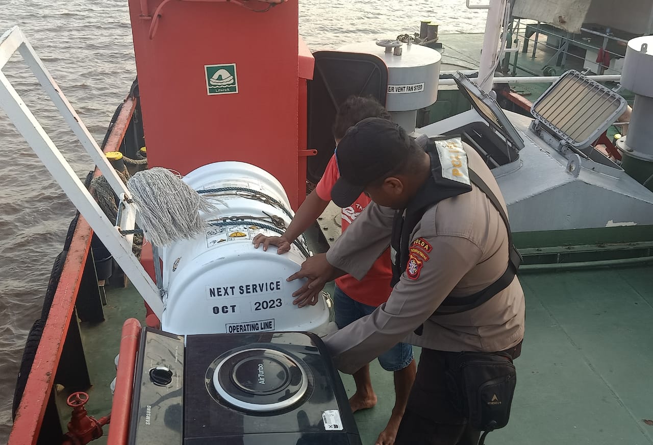 Personil KP XVIII-2006 Ditpolairud, imbau Anak Buah Kapal Antisipasi Cuaca Buruk