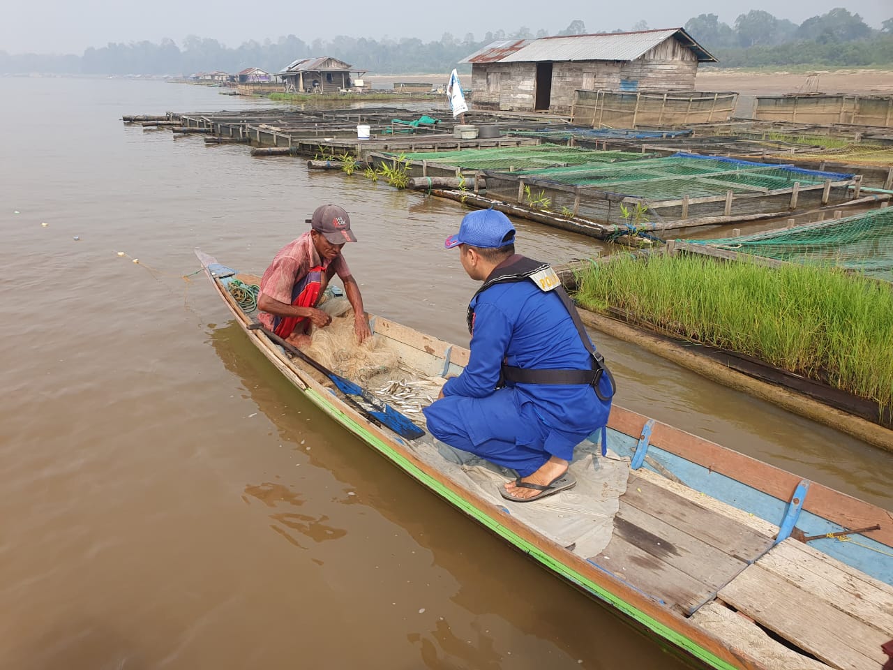Jaga Ekosistem Di Perairan Barito Personel KP XVIII 2001 Ditpolairud Berikan Edukasi Kepada Masyarakat