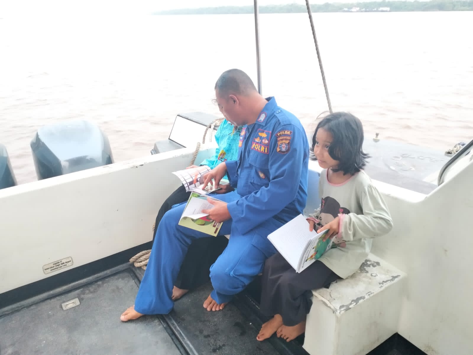 Kapal Melek Huruf Milik Ditpolairud Jangkau Masyarakat Desa Terpencil