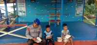 Peduli Pendidikan, Personel Ditpolairud Ayomi Anak-Anak Yang Berkunjung ke PBMH
