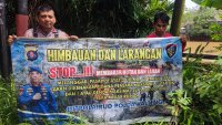 Personel Ditpolairud Massif kan Imbauan Pada Masyarakat Desa Bereng Cegah Kebakaran Hutan