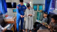 Tingkatkan Kualitas SDM Masyarakat Barito Personel KP XVIII 2001 Ditpolairud Berikan Bimbingan Belajar