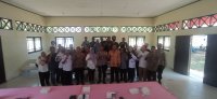 Jaga Kelestarian Lingkungan, Personil Ditpolairud Sosialisasikan Stop Illegal Fishing Di Desa Petuk katimpun